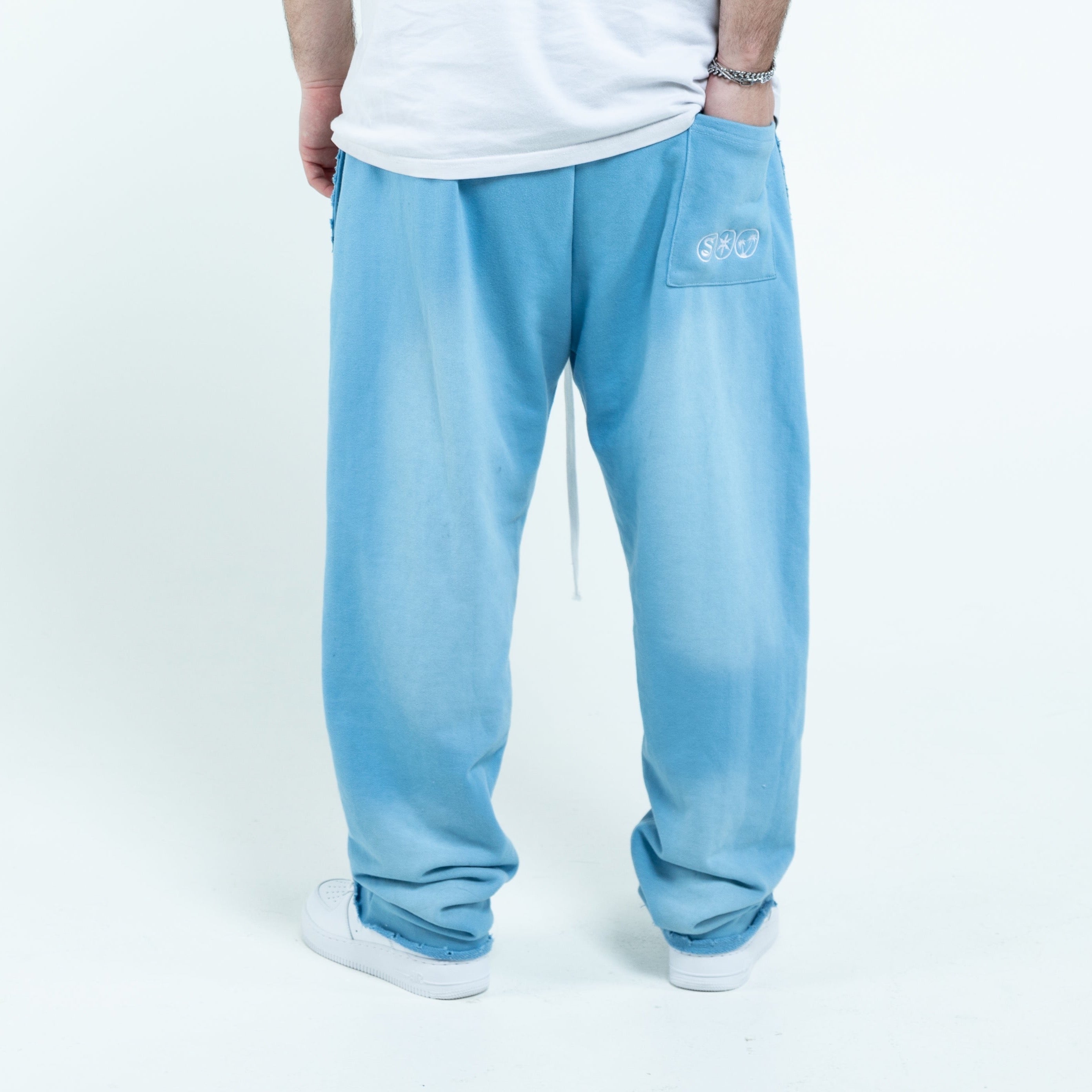 BLUE BAGGY SWEATS